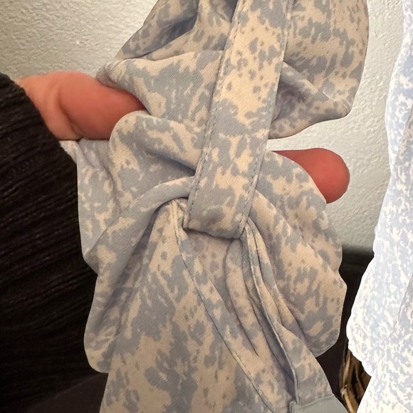 Kenneth Cole women’s extra large blouse - Picture 2 of 5